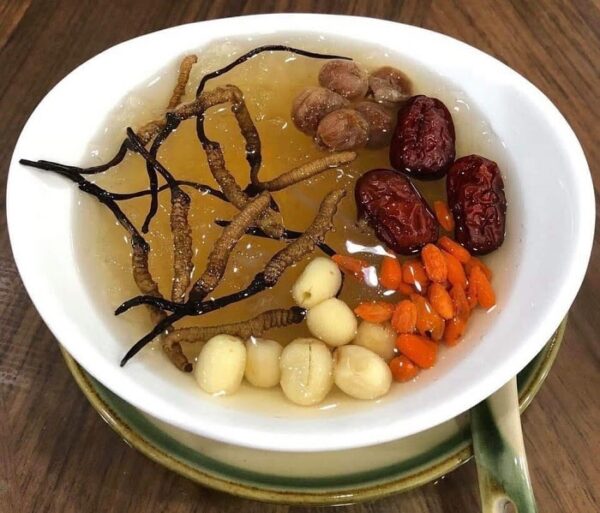 Yến sào và đông trùng hạ thảo chưng đường phèn - là một sự kết hợp tuyệt vời